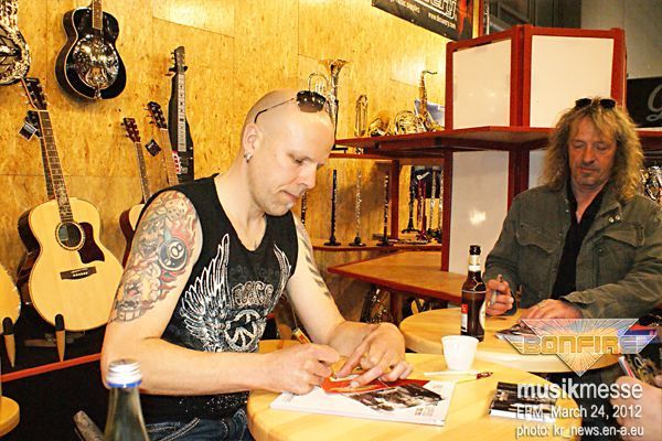 Galerie Snapshots: Signing Session Musikmesse 2012 20120330 1240084566